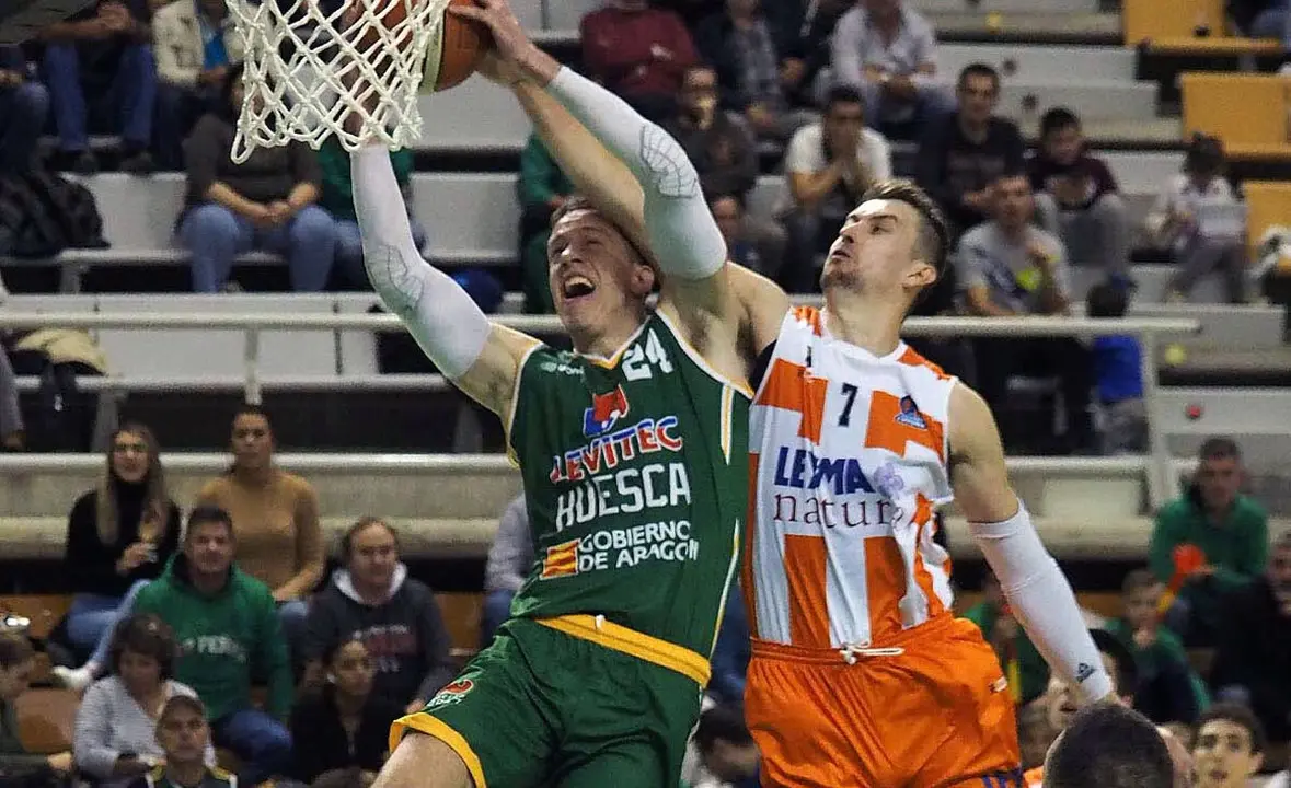 Lucha y entrega, es la carta de presentaci&oacute;n de David Skara en las primeras jornadas de LEB Oro | Foto: C.Pascual