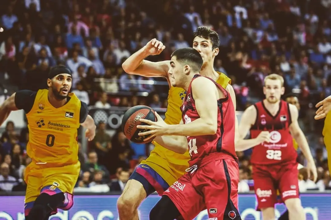 Foto durante el partido entre el Casademont Zaragoza y el Bar&ccedil;a. | Foto: Basket Zaragoza