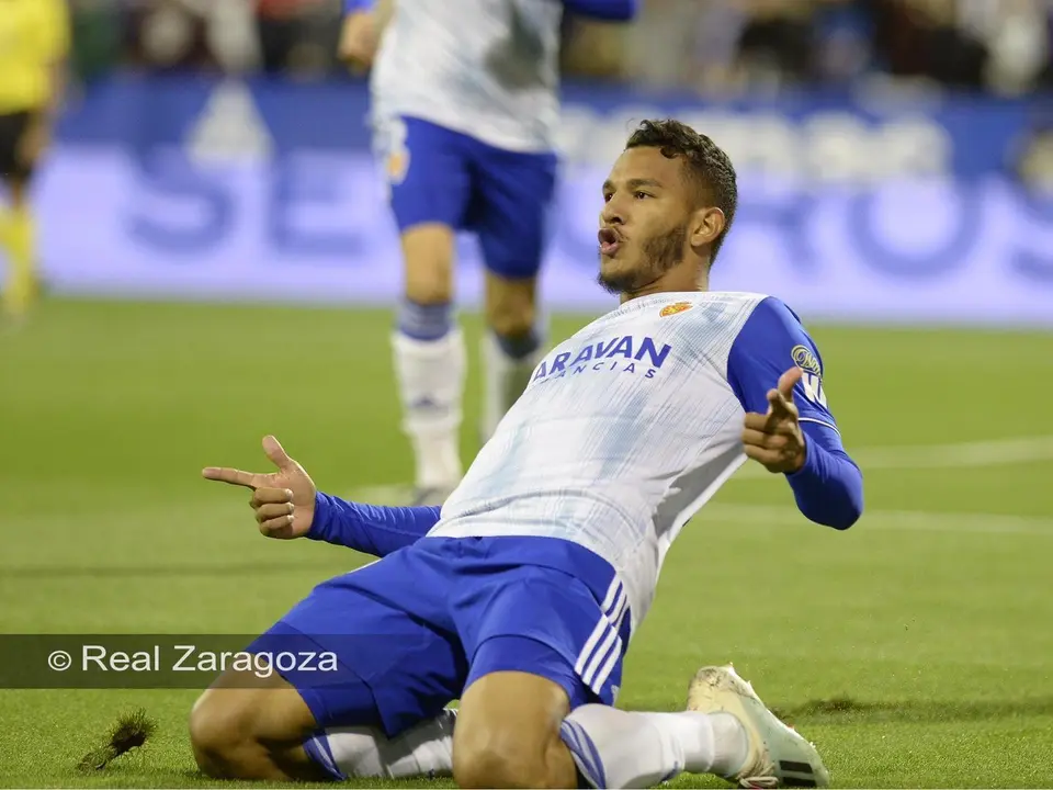 Luis Su&aacute;rez celebra uno de sus goles con el Zaragoza. Foto: Real Zaragoza
