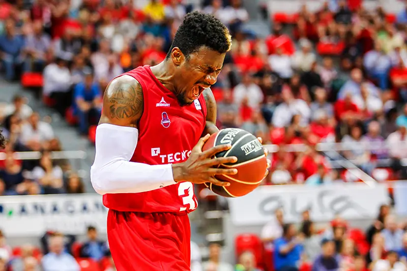 Dylen Ennis celebra una acci&oacute;n en el tramo final de la temporada 17/18. Foto: Basket Zaragoza