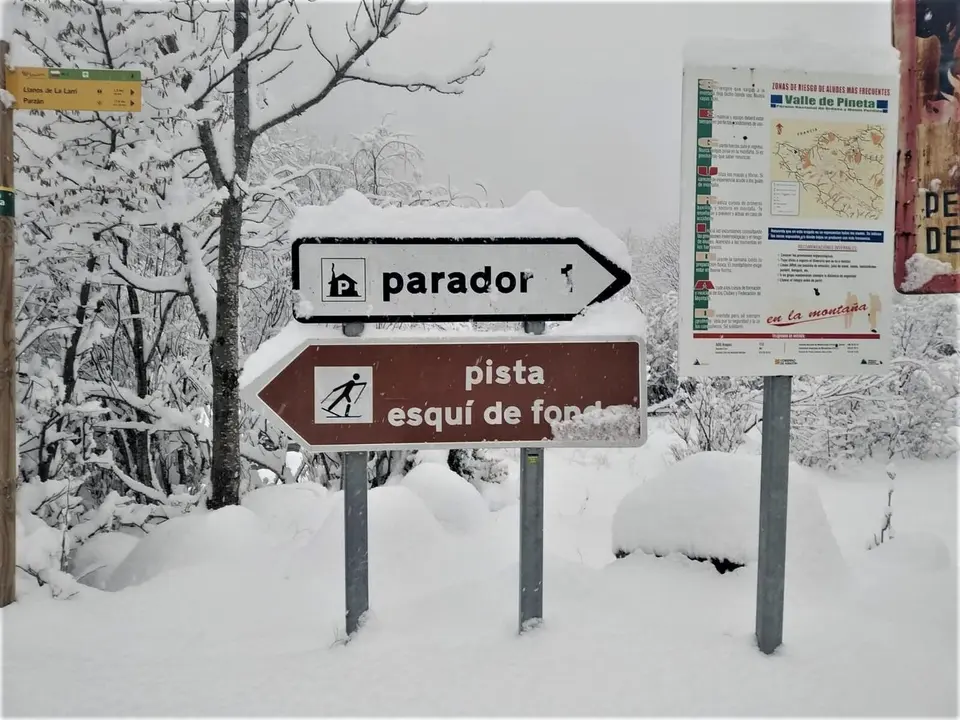 En la imagen,acceso a  Pineta, uno de los Espacios N&oacute;rdicos de Arag&oacute;n que ultima los trabajos para abrir la temporada. Foto: ENA