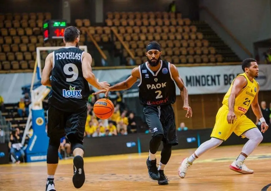 Partido entre el Falco y PAOK. Foto: FIBA