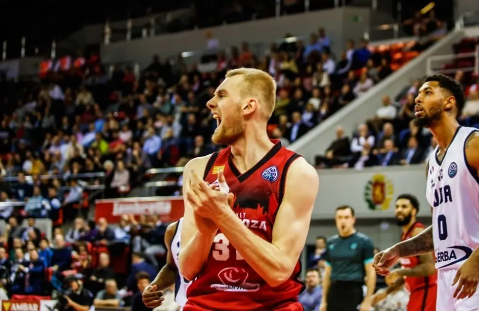 Tryggvi Hlinason celebra una acci&oacute;n en el Pr&iacute;ncipe Felipe. Foto: FIBA