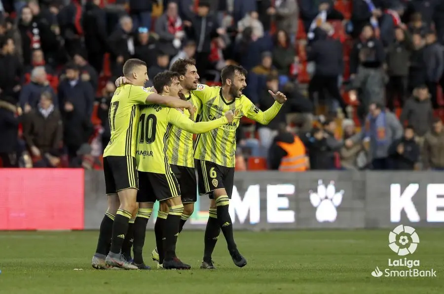 Los jugadores zaragocistas celebran la victoria a domicilio en Vallecas. Foto: LaLiga