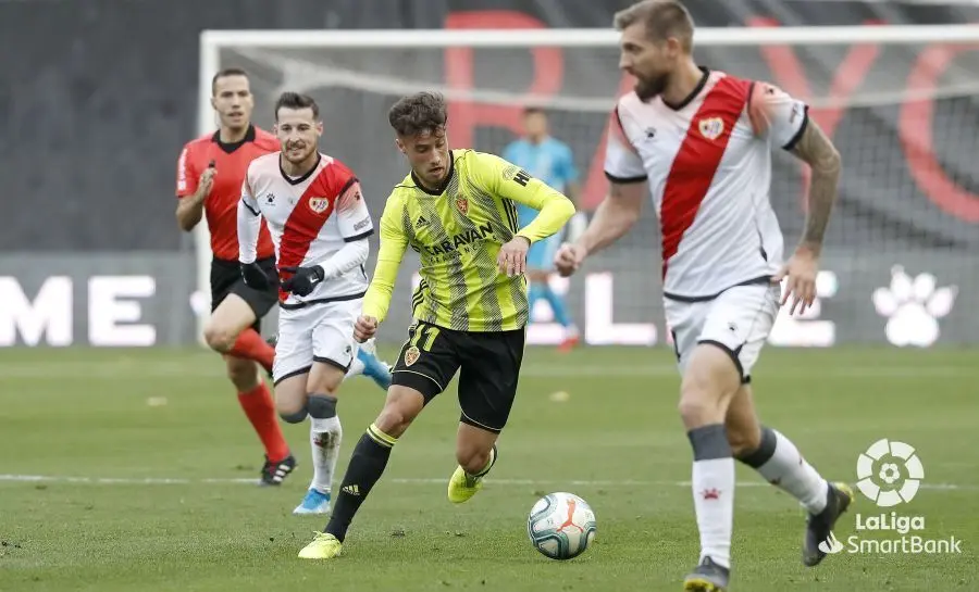 Javi Puado debut&oacute; con el Real Zaragoza en la victoria ante el Rayo de la primera vuelta | Foto: LFP