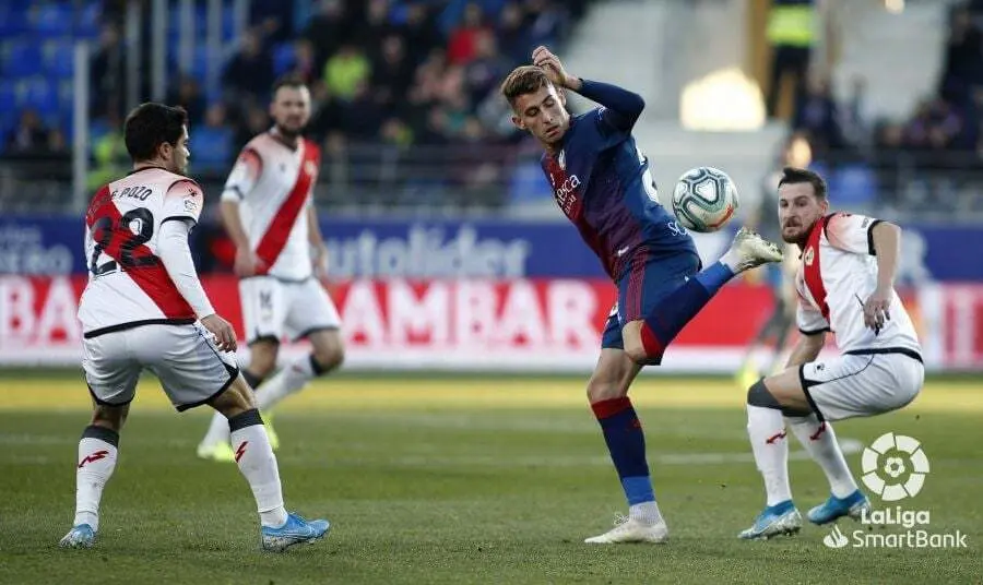 Raba durante una acci&oacute;n en el partido de ida frente al Rayo I Fuente: LaLiga