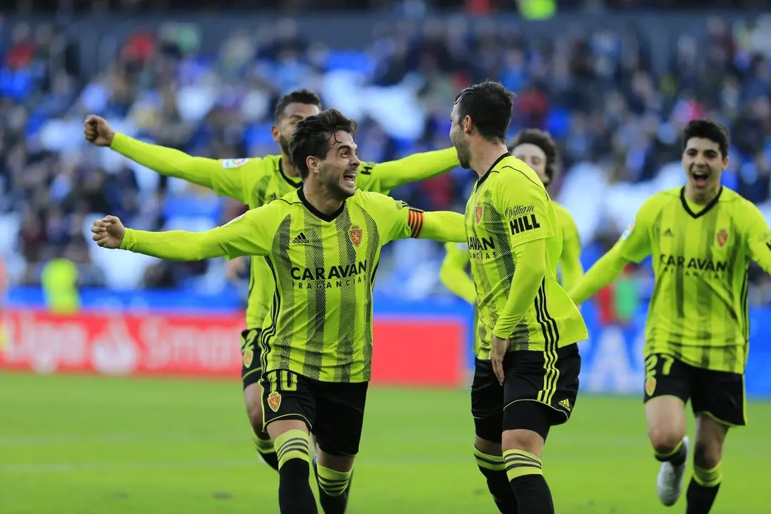 Los jugadores celebran el gol de Alberto Guiti&aacute;n en el D&eacute;por Zaragoza. Foto: Real Zaragoza.