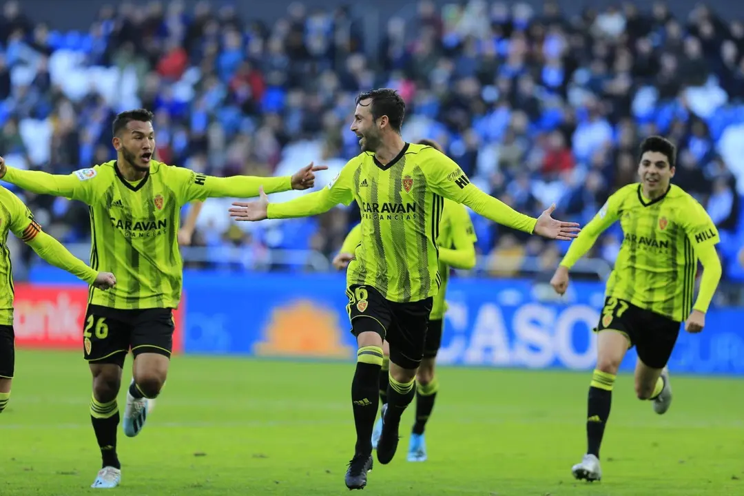 Guiti&aacute;n celebra su gol a bal&oacute;n parado ante el Deportivo. Foto: Real Zaragoza