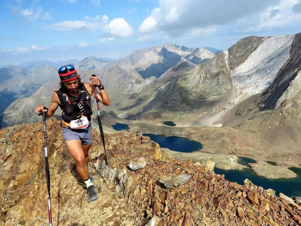 Un corredor en una edici&oacute;n anterior de la Trail Valle de Tena con muchos tramos por encima de los 2.000 metros de altitud.  Foto: Monras&iacute;n