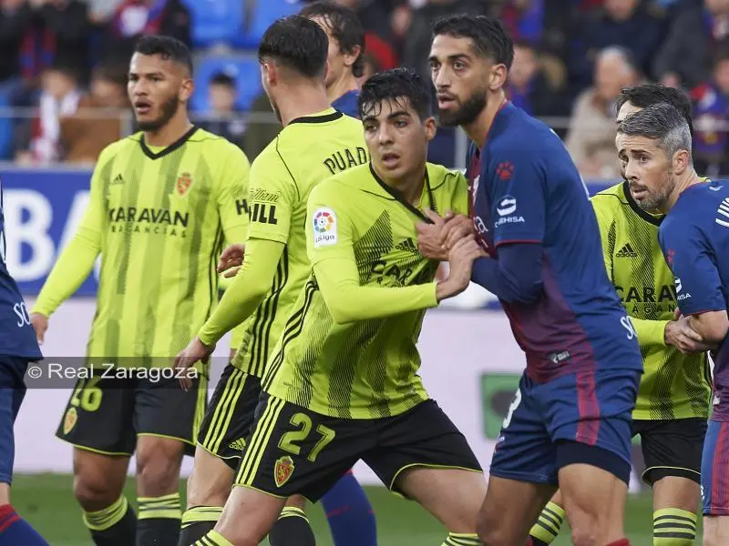 Acci&oacute;n a bal&oacute;n parado durante un SD Huesca - Real Zaragoza | Foto: Real Zaragoza