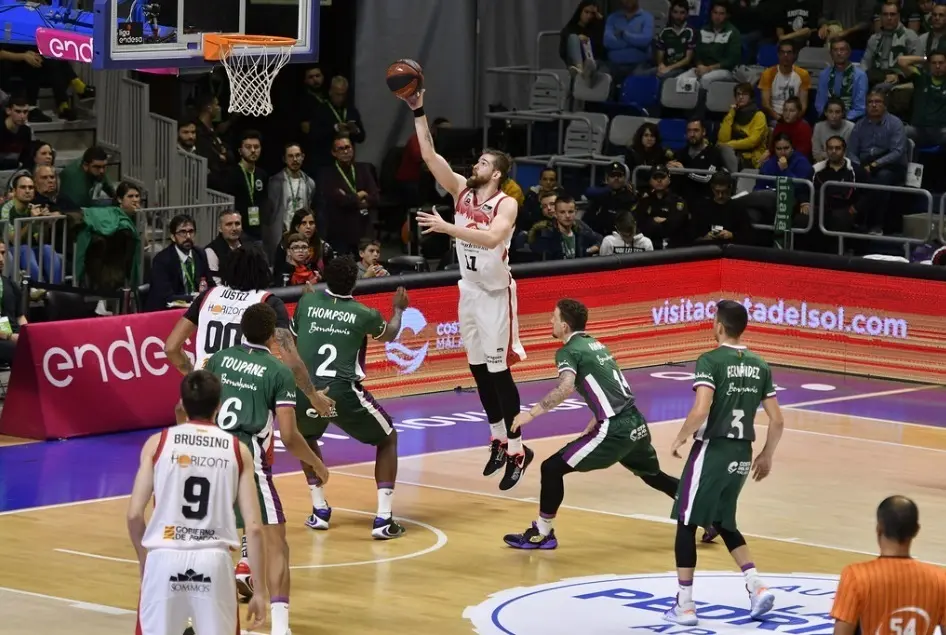 Radovic lanza en el Mart&iacute;n Carpena de M&aacute;laga. Foto: G. Pozo