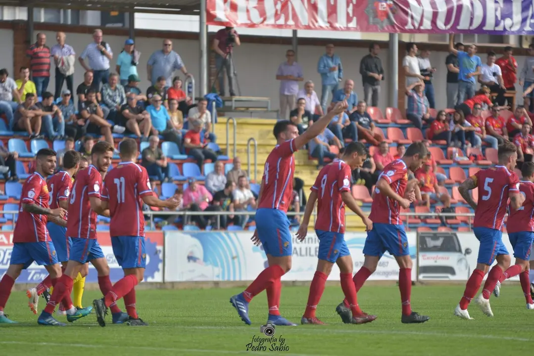 El CD Teruel celebra un gol. | Foto: Pedro Sabio