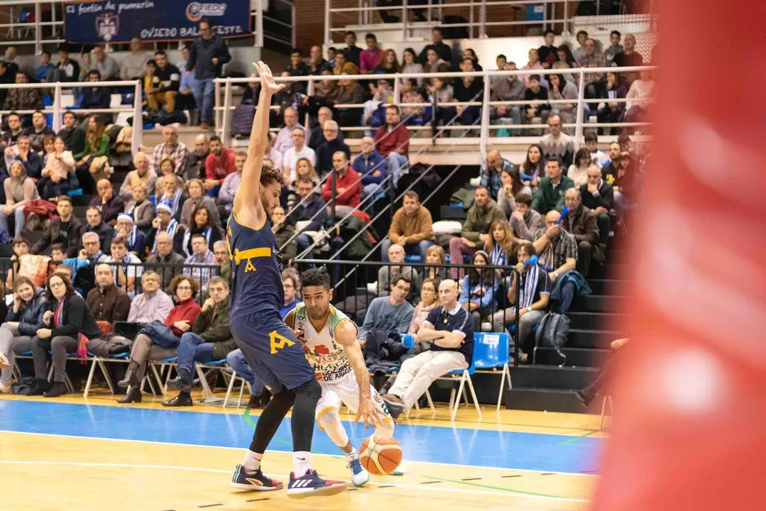 Olin Carter, en el partido en Oviedo. Foto: Oviedo CB