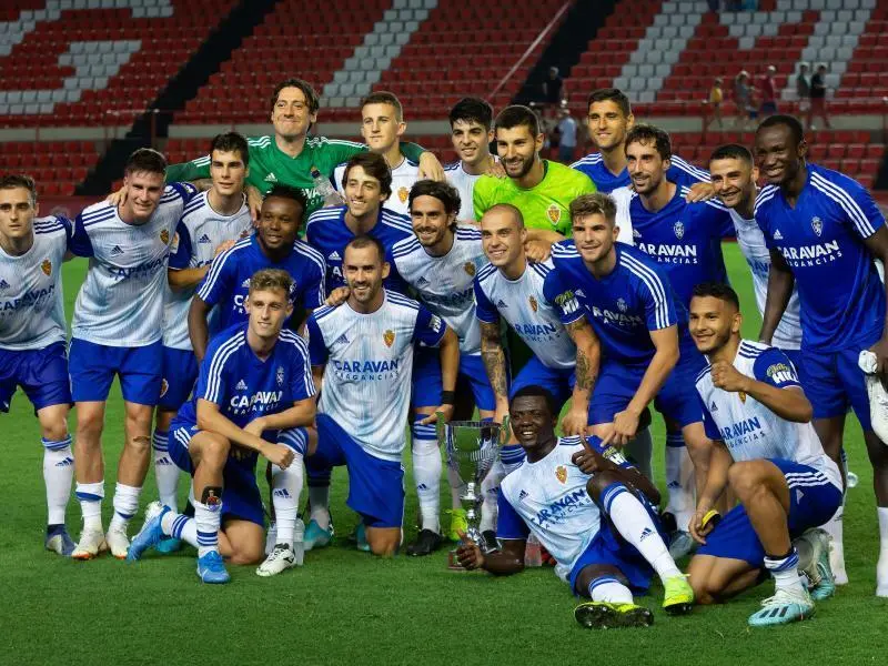 Los jugadores del Real Zaragoza celebrando la victoria de pretemporada ante el N&agrave;stic. Foto: Real Zaragoza
