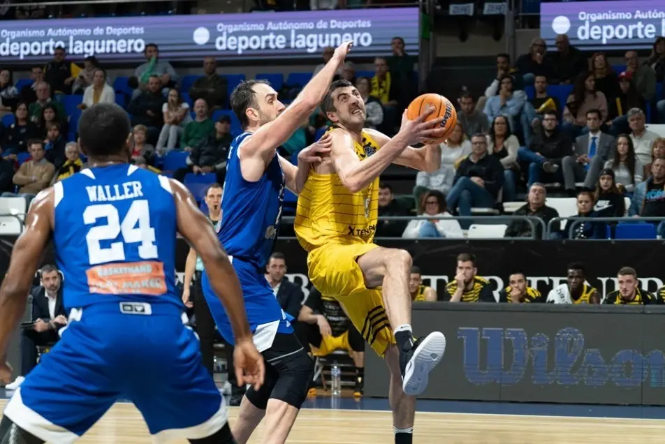 Giorgi Shermadini, en un partido de Champions con Iberostar Tenerife. Foto: FIBA