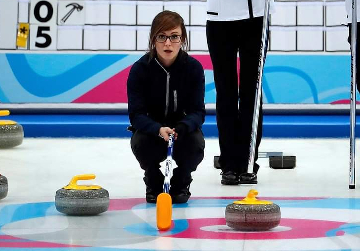 Carmen P&eacute;rez, en la imagen, durante un partido de curling disputado en el YOG. Goto: COE