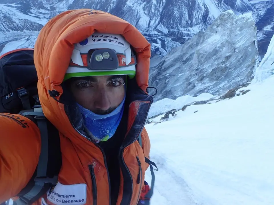 Jonatan Garc&iacute;a, en la imagen, parte ma&ntilde;ana en direcci&oacute;n al CB del Everest. Foto: Cedida