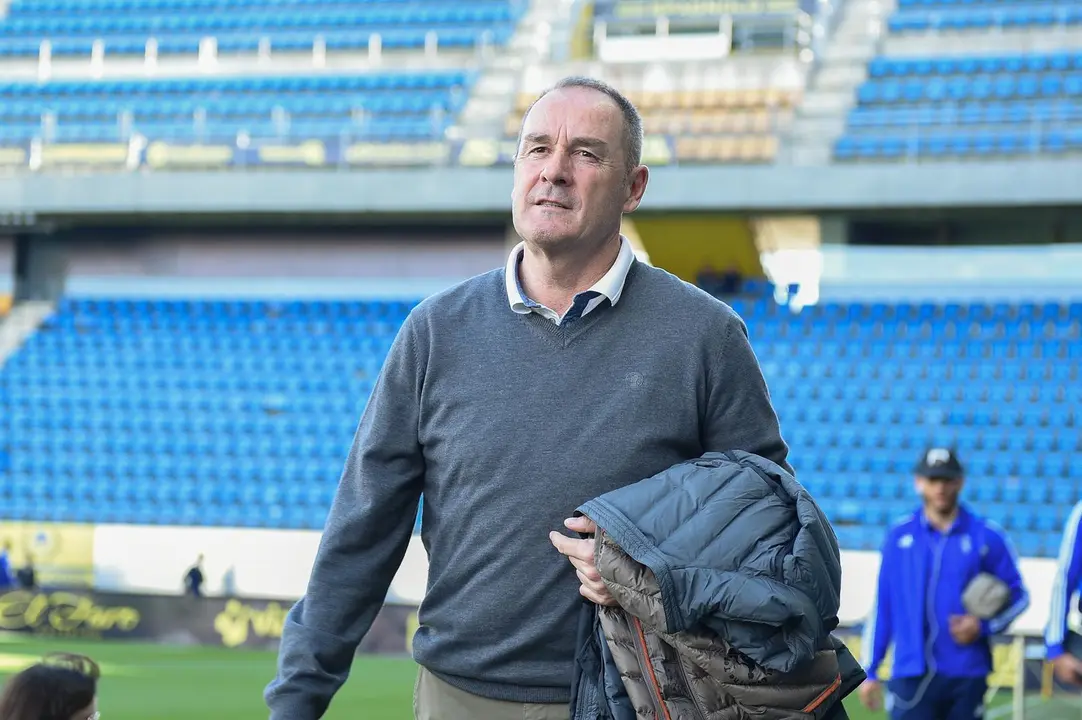 V&iacute;ctor Fern&aacute;ndez en la llegada del Real Zaragoza al Ram&oacute;n de Carranza. Foto: Real Zaragoza 