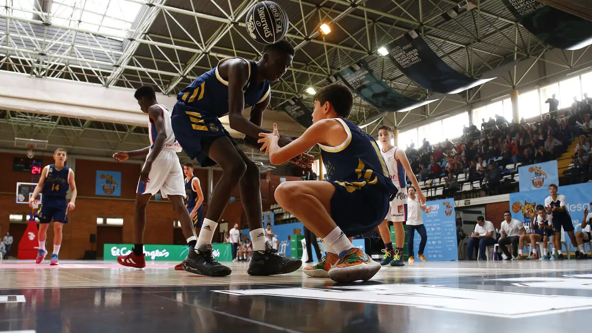 Imagen de uno de los partidos de la Minicopa que en M&aacute;laga llega a la 17 edici&oacute;n dentro de los actos de la Copa del Rey de basquet. Foto: ACB