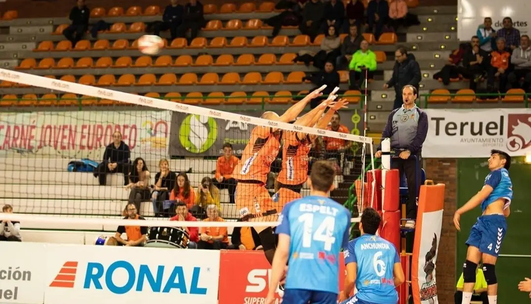 El CV Teruel contra el Arenal Emev&eacute;. | Foto: CV Teruel
