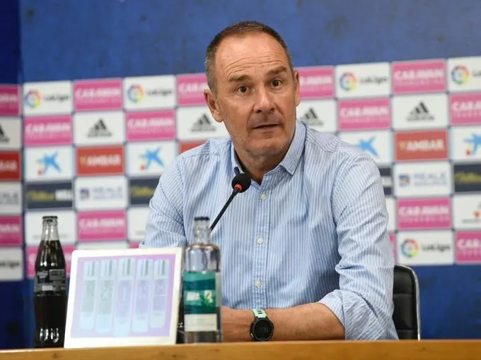 V&iacute;ctor Fern&aacute;ndez en rueda de prensa. Foto: Real Zaragoza