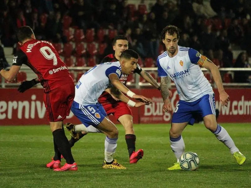El Yamiq y Eguaras ante el Mirand&eacute;s | Foto: Real Zaragoza
