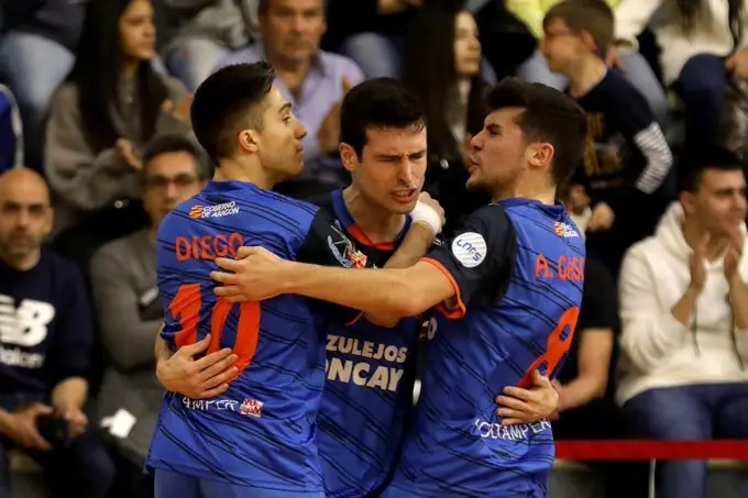 Los jugadores celebran uno de los goles. Foto: Rub&eacute;n Losada
