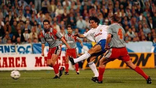 El Real Zaragoza gana por 3-0 al Chelsea FC en la ida de la semifinal de La Recopa. Foto: football yesterday &amp; today