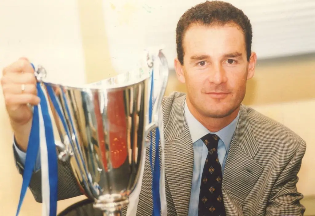 V&iacute;ctor Fern&aacute;ndez gan&oacute; hace 25 a&ntilde;os la Recopa de Europa en Par&iacute;s con el Real Zaragoza. Foto: Marca