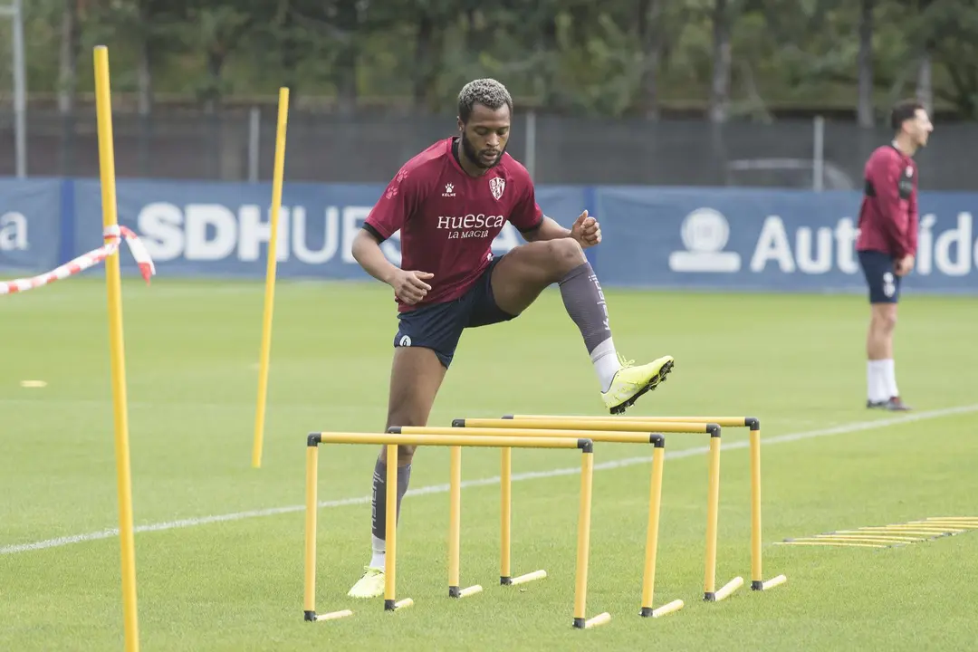 Doukour&eacute; entrena como un jugador m&aacute;s. | Foto: LaLiga