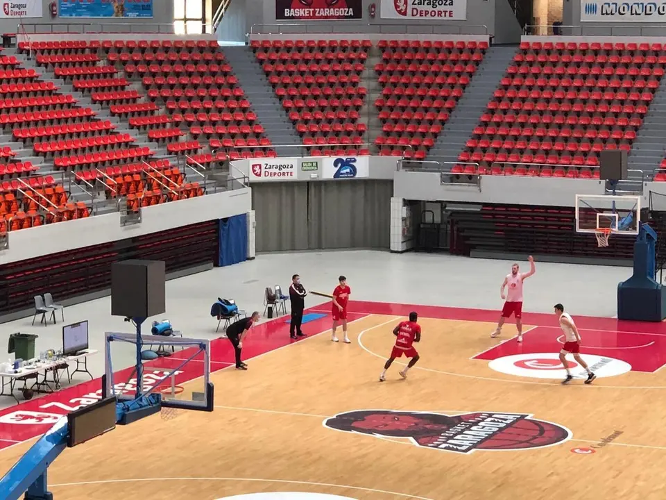 Entrenamiento de este lunes del Casademont Zaragoza. Foto: Basket Zaragoza