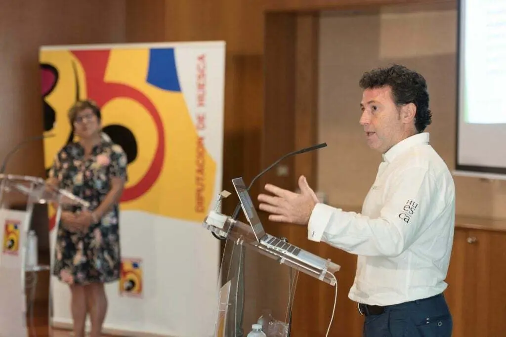 Fernando Blasco y Elisa Sancho, en la presentaci&oacute;n del ambicioso proyecto de promoci&oacute;n tur&iacute;stica para el Alto Arag&oacute;n. Foto: TuHuesca