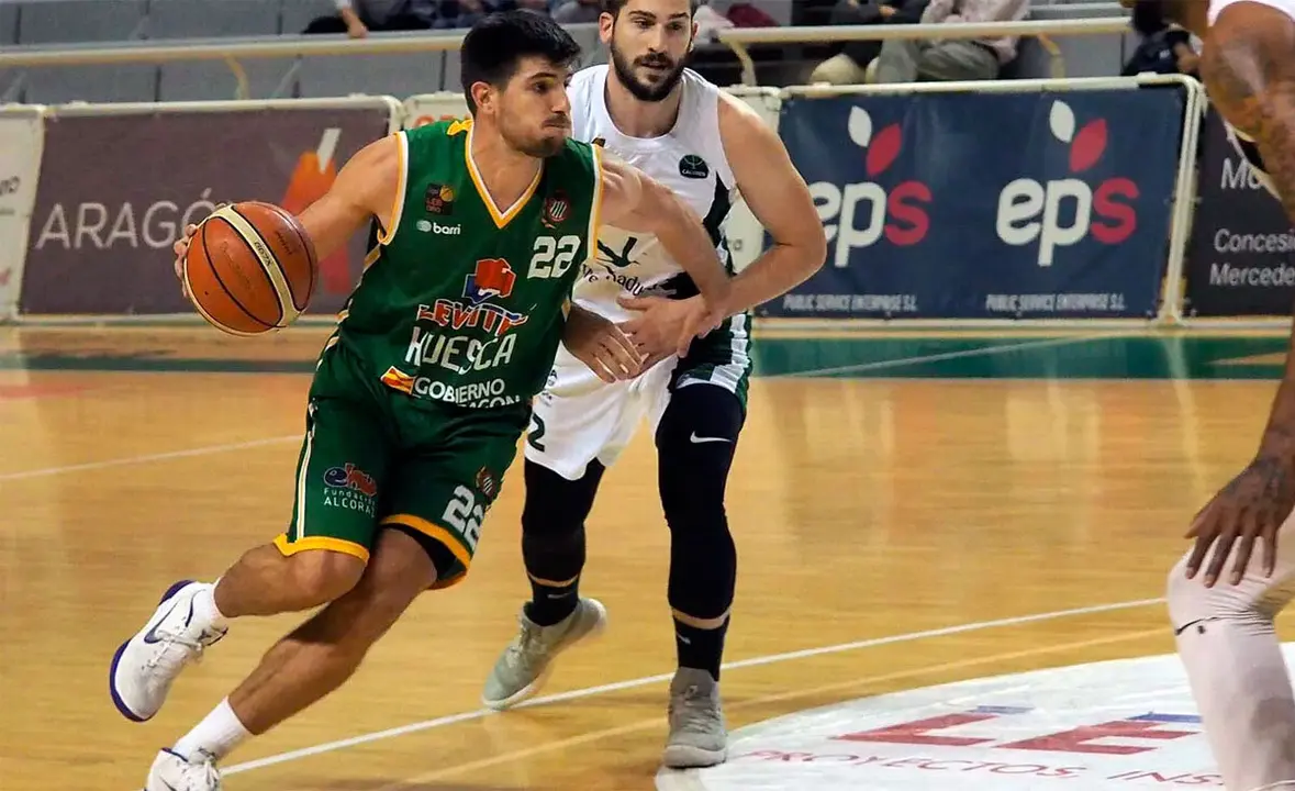 Agust&iacute; Sans, entrando a canasta en su segundo a&ntilde;o en Huesca | Foto: C.Pascual