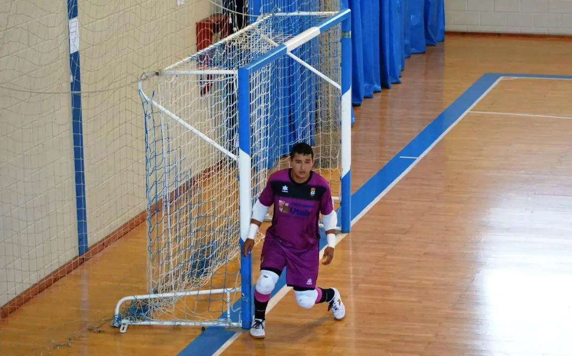 Dani &Aacute;lvarez bajo palos