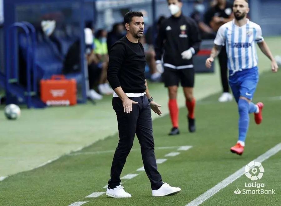Expresivo M&iacute;chel en una jugada del M&aacute;laga-Huesca. Foto: LaLiga