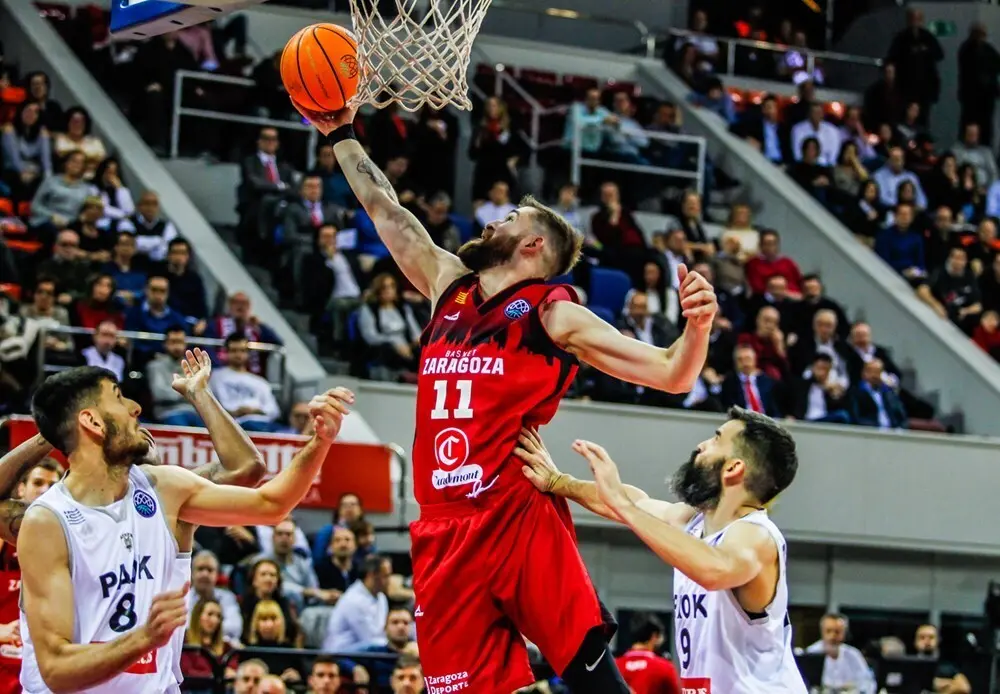 Nemanja Radovic, ante el PAOK. Foto: Esther Casas/FIBA