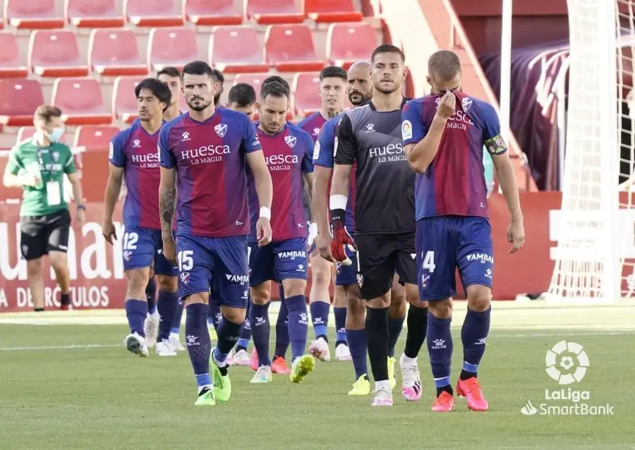 Los jugadores de la SD Huesca saliendo al Carlos Belmonte. | Foto: LaLiga