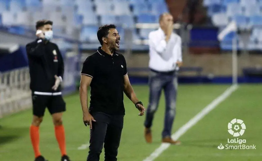 El t&eacute;cnico azulgrana, M&iacute;chel S&aacute;nchez, en la banda de La Romareda. | Foto: LaLiga