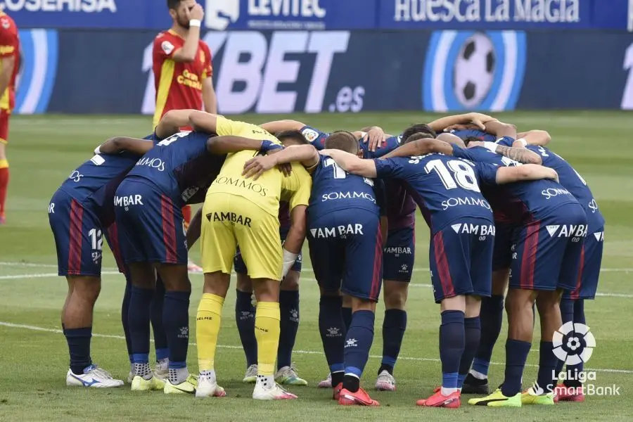 El equipo haciendo pi&ntilde;a previo al partido contra Las Palmas. | Foto: LaLiga