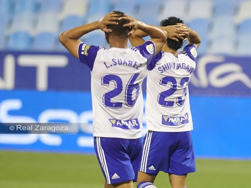 Luis Su&aacute;rez y Kagawa ante la SD Huesca | Foto: Tino Gil, Real Zaragoza
