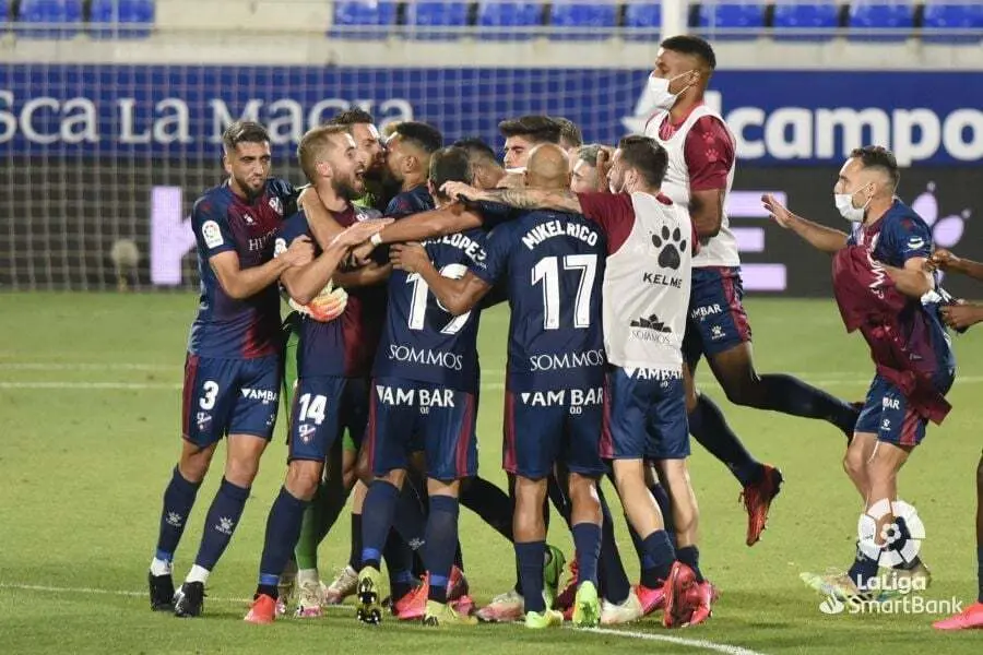 Los azulgranas festejan el triunfo contra el Alcorc&oacute;n. | Foto: LaLiga