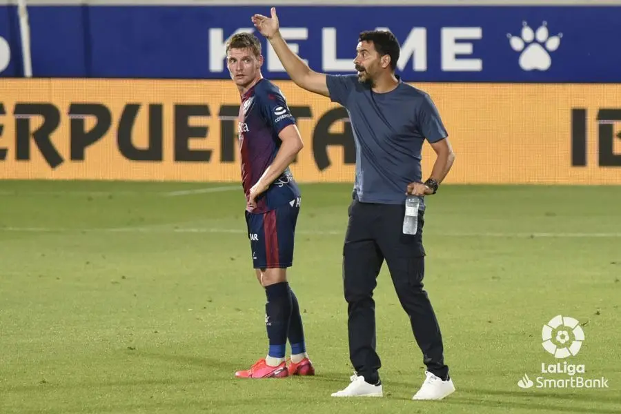 M&iacute;chel S&aacute;nchez durante un encuentro en El Alcoraz | Foto: LaLiga