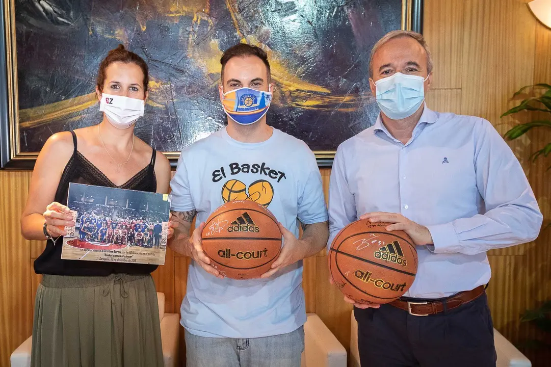 Alberto B&eacute;jar, junto a Jorge Azc&oacute;n y Cristina Garc&iacute;a. Foto: @Jorge_Azcon