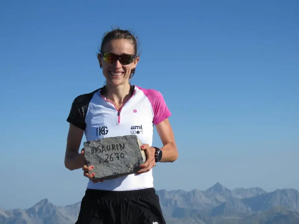 Virginia P&eacute;rez, feliz en la cima del pico Bisaur&iacute;n. Foto: Cedida