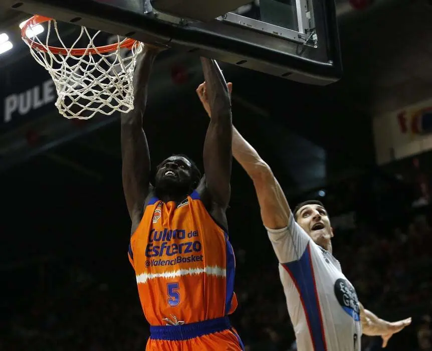 Maurice Ndour, con el Valencia Basket ante Obradoiro. Foto: M.A. Polo/ACB