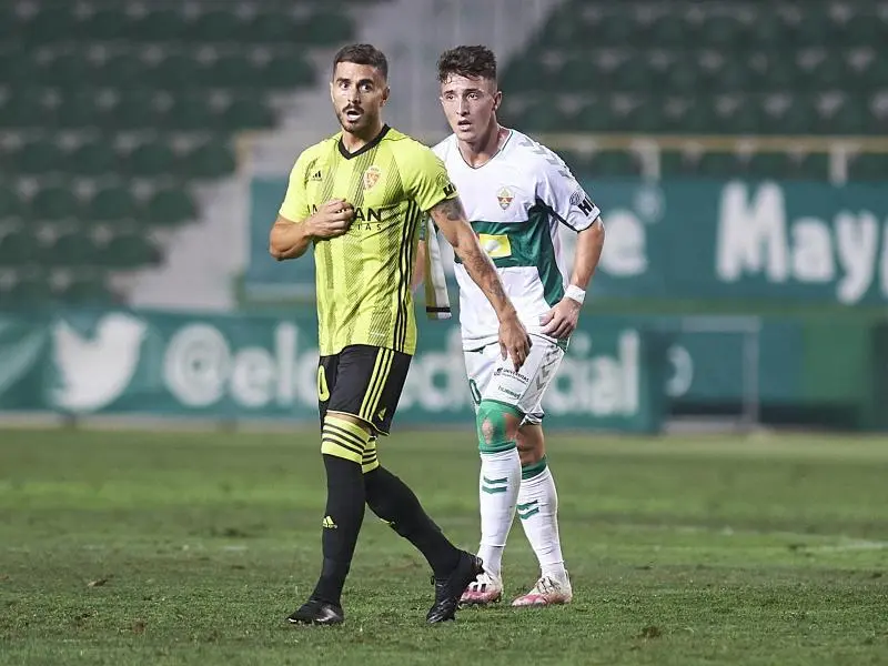 Javi Ros y Dani Escriche en el partido de la ida de la semifinal del playoff en el Mart&iacute;nez Valero. Foto: Real Zaragoza