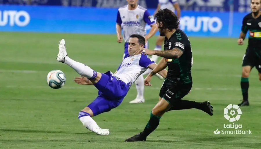 Linares ante el Elche. Foto: LFP