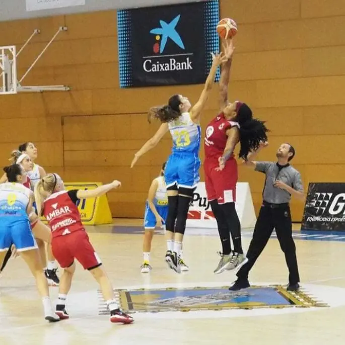 Momento del salto inicial, con Markeisha Gatling. Foto: Radio La Seu