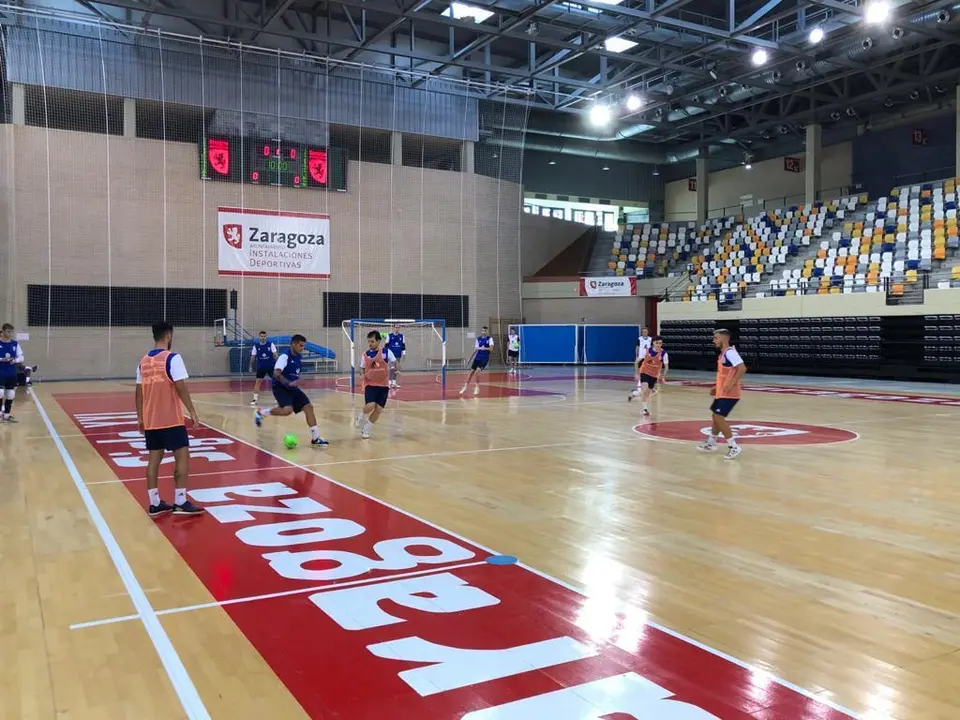 Entrenamiento del equipo en el Siglo XXI. Foto: F&uacute;tbol Emotion Zaragoza