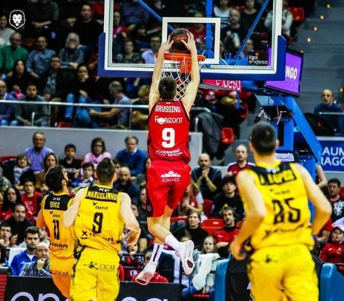 Nico Brussino, ante Tenerife la temporada pasada. Foto: Esther Casas/Casademont Zaragoza